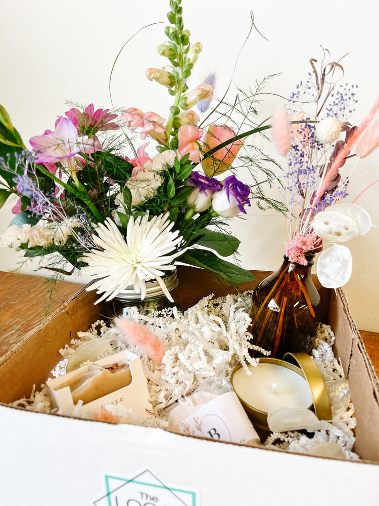 
                  
                    Flower Lover Gift Boxes
                  
                